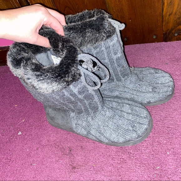 Unionbay grey faux fur lined knit winter boots, size 9 - Picture 3 of 3